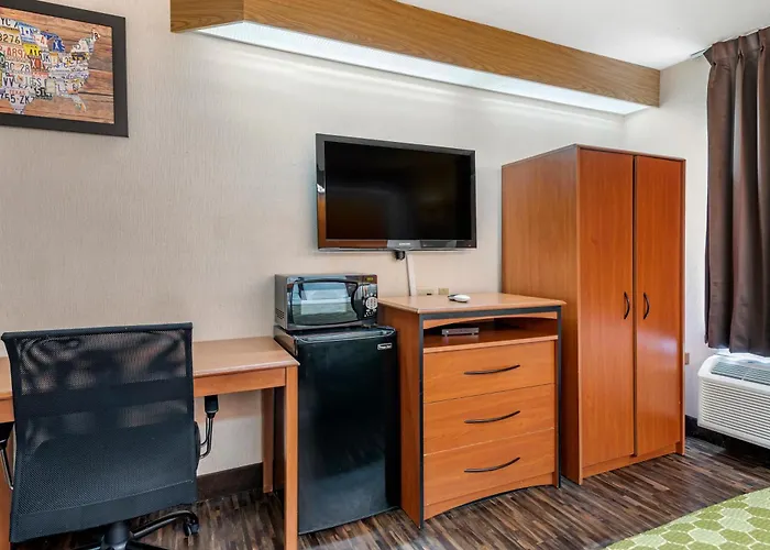 Econo Lodge North Academy