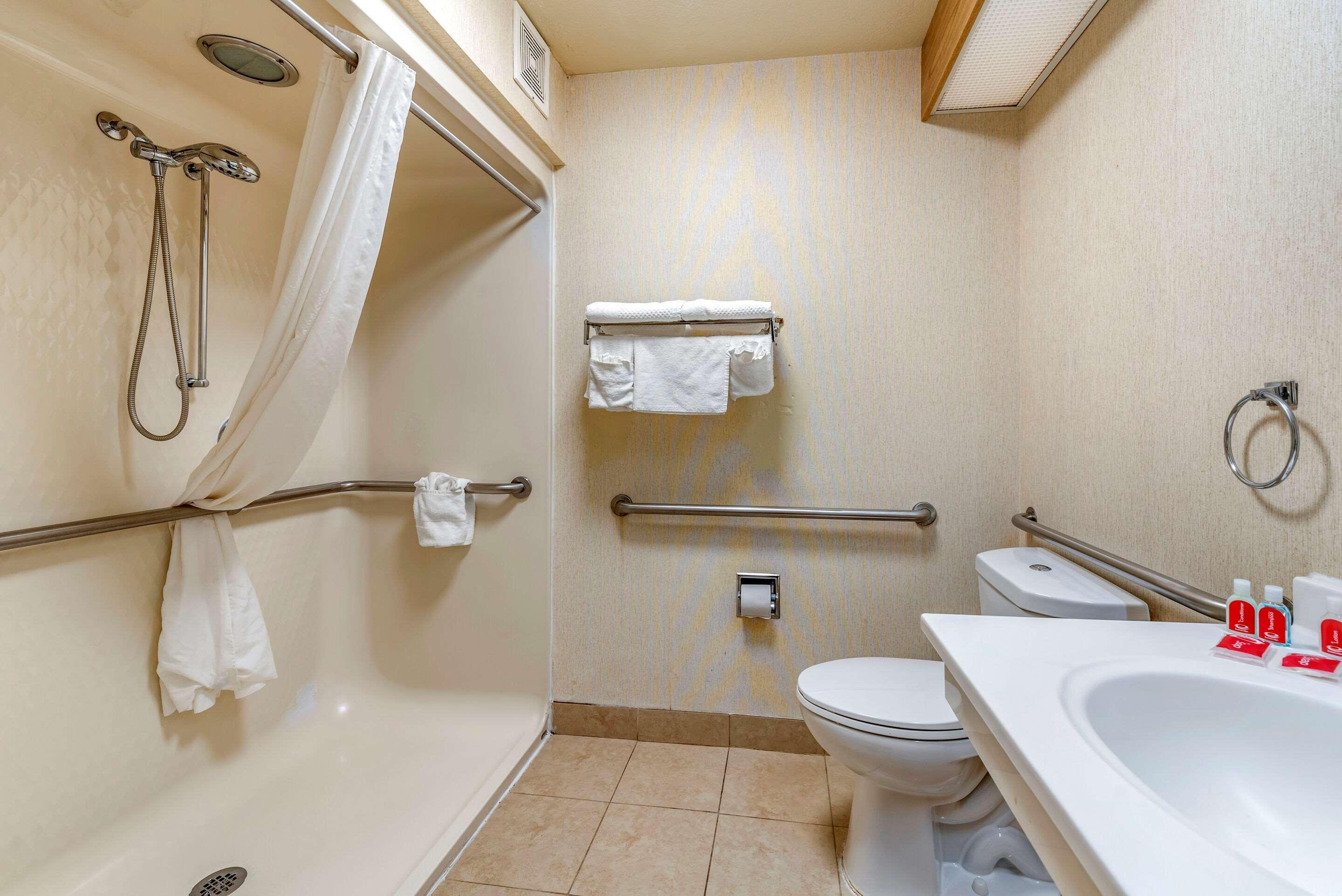 Econo North Academy Lodge